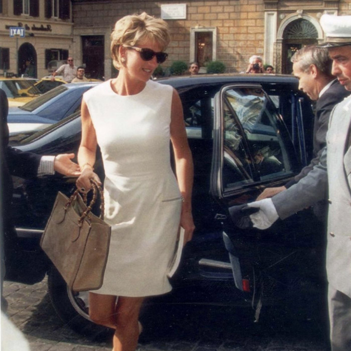 Công nương Diana bên chiếc túi Gucci những năm 90
